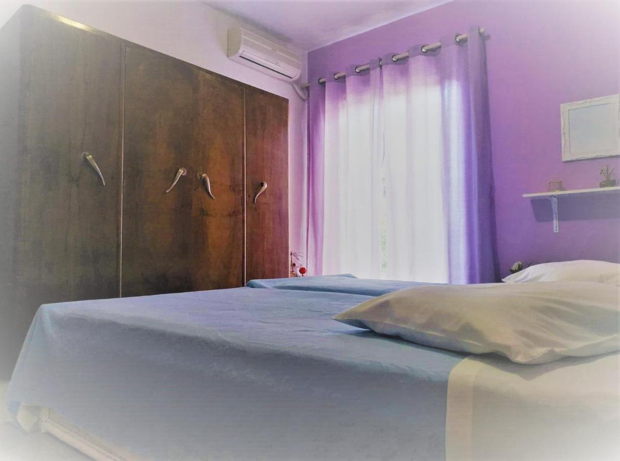 Violet Bedroom And Apartment Spáta Zewnętrze zdjęcie