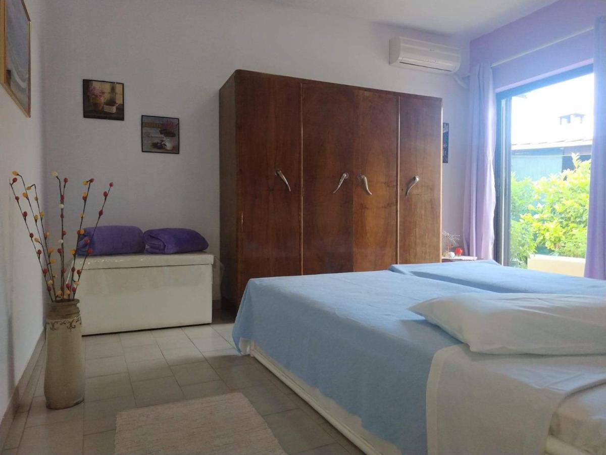 Violet Bedroom And Apartment Spáta Zewnętrze zdjęcie